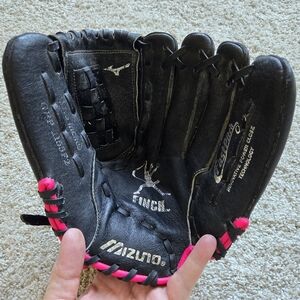 Mizuno youth softball glove